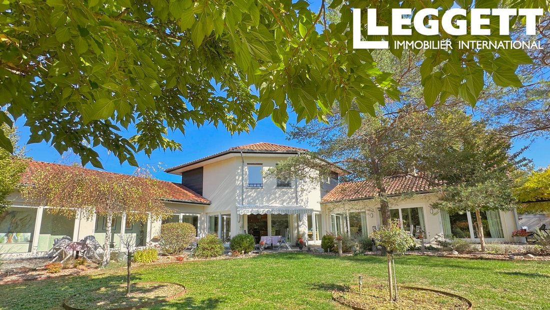 Villa in Bourg-du-Bost, Nouvelle-Aquitaine, France 1 - 16470047