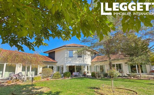 Villa in Bourg-du-Bost, Nouvelle-Aquitaine, France 1