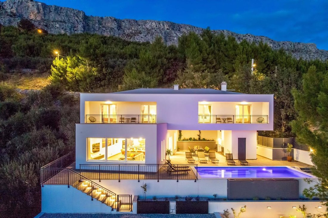 Villa in Jesenice, Split-Dalmatia County, Croatia 2 - 16470016