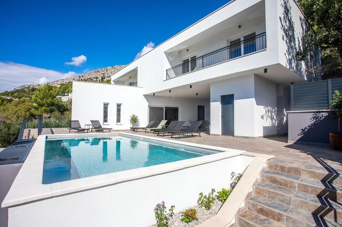 Villa in Jesenice, Split-Dalmatia County, Croatia 1 - 16470016