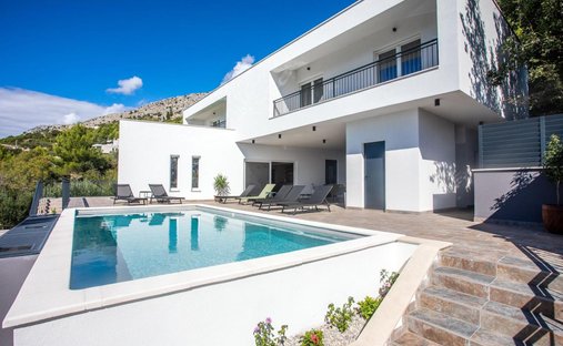 Villa in Jesenice, Split-Dalmatia County, Croatia 1