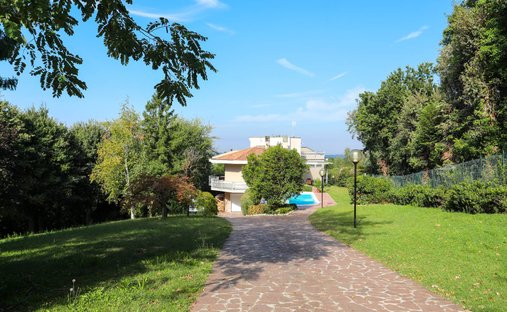 Villa in Castiglione delle Stiviere, Lombardy, Italy 1