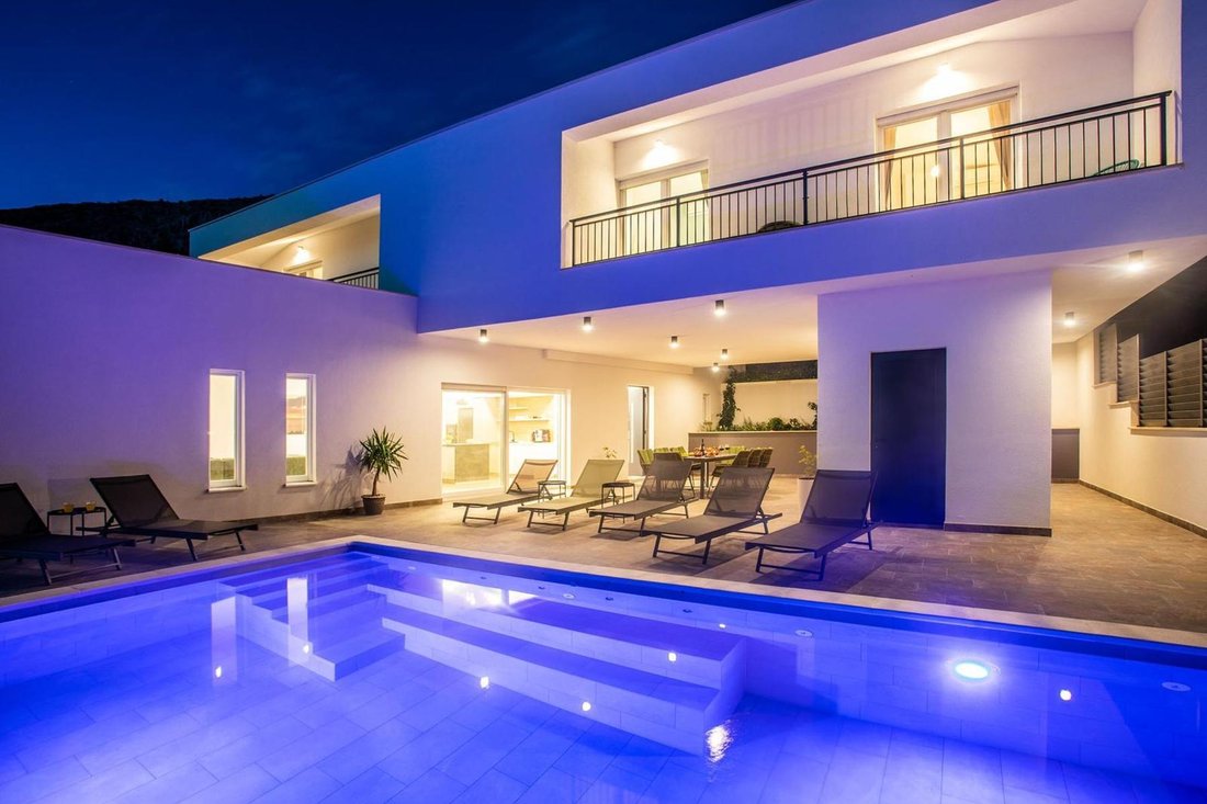 Villa in Jesenice, Split-Dalmatia County, Croatia 3 - 16470016