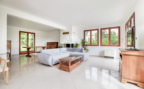 Castle for Sale in Saint-Leu-la-Forêt, Île-de-France, France