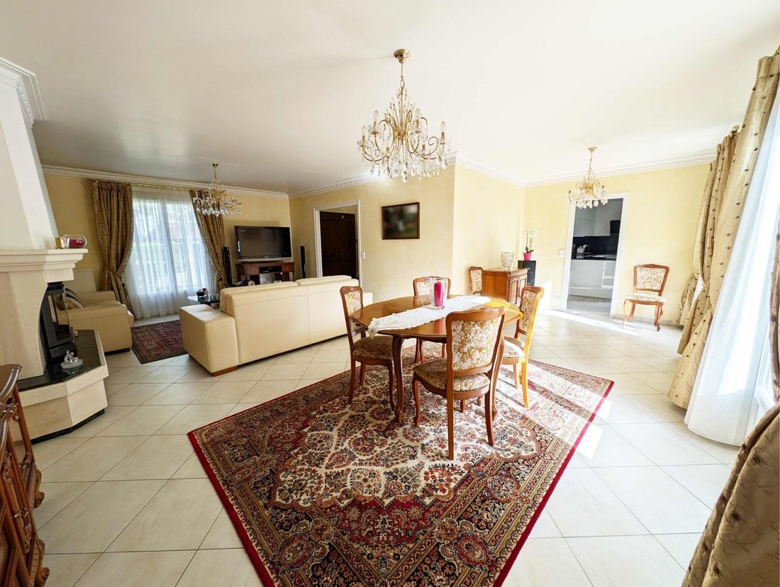 House in Les Clayes-sous-Bois, Ile-de-France, France 4 - 16468536