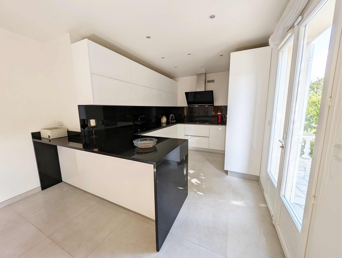 House in Les Clayes-sous-Bois, Ile-de-France, France 5 - 16468536