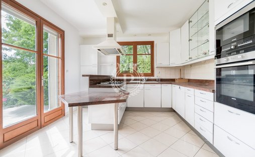 Castle for Sale in Saint-Leu-la-Forêt, Île-de-France, France