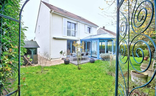 House in Centre Ville, Plaisir, France 1