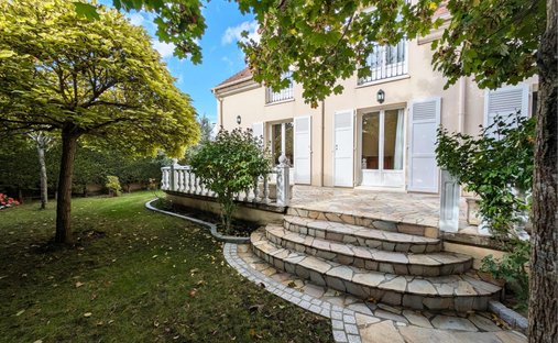 House in Les Clayes-sous-Bois, Ile-de-France, France 1