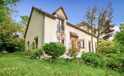 Castle for Sale in Saint-Leu-la-Forêt, Île-de-France, France