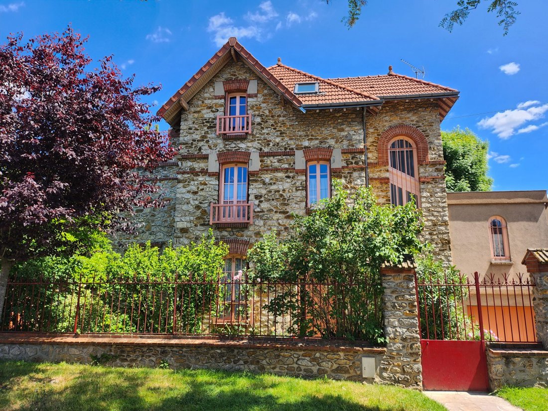 House in Juvisy-sur-Orge, Ile-de-France, France 1 - 16467976