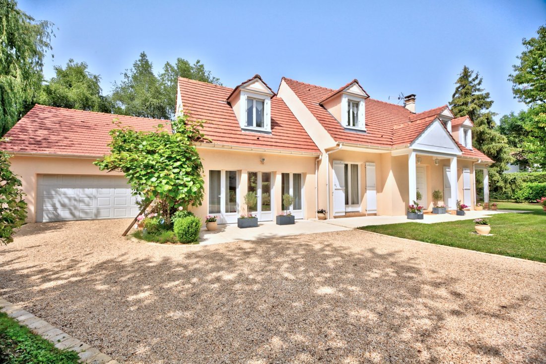 House in Les Alluets-le-Roi, Ile-de-France, France 2 - 16468471