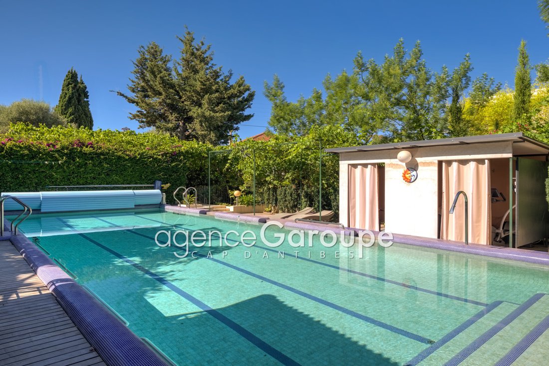 Villa in Antibes, Provence-Alpes-Côte d'Azur, France 2 - 15962351