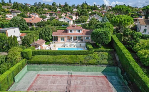 House in Montbernier, Bourgoin-Jallieu, France 1