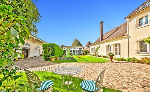 Haus in Les Residences, Noisy-le-Roi, Frankreich 1