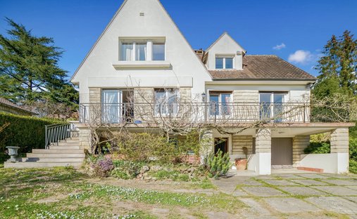 Castle for Sale in Saint-Leu-la-Forêt, Île-de-France, France