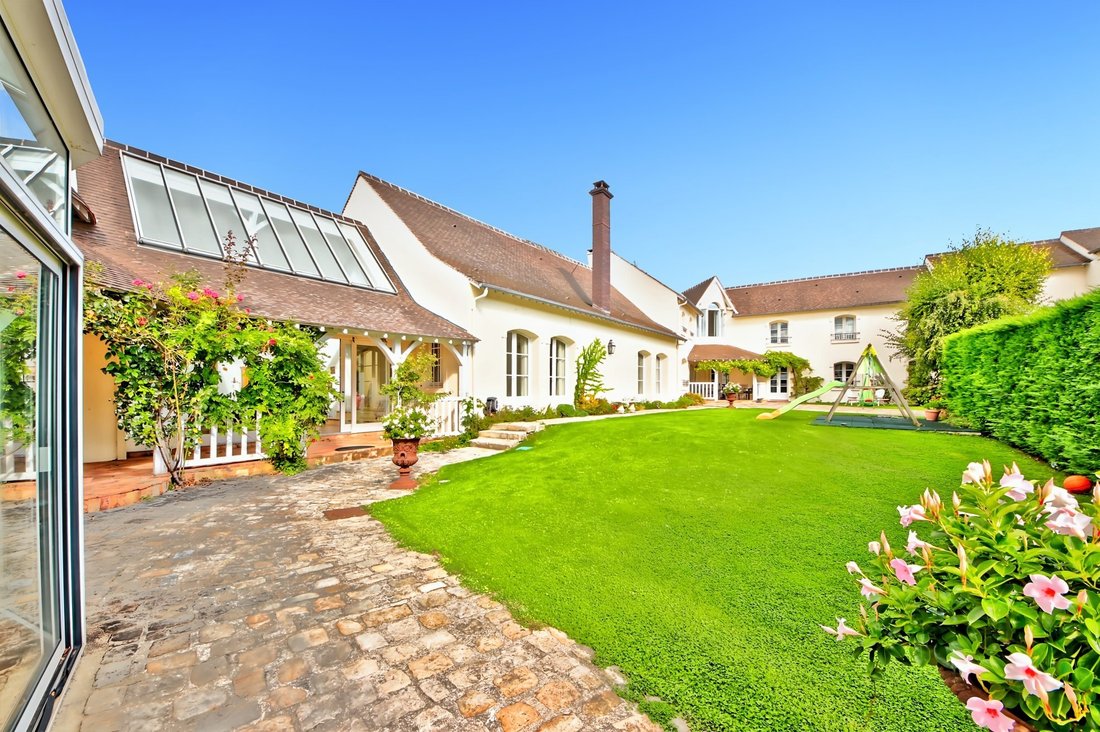 House in Les Residences, Noisy-le-Roi, France 2 - 16467777