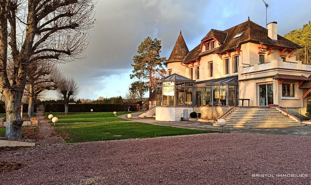 Manor For Sale, 16 Rooms Houdan 78550