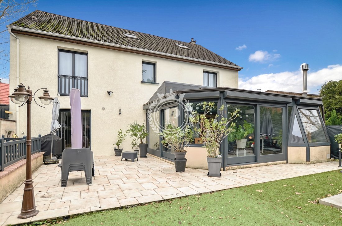 House in Montigny-les-Cormeilles, Ile-de-France, France 1 - 16468117