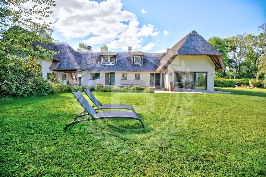 Villa in Montfort-l'Amaury, Ile-de-France, France 1 - 16468085
