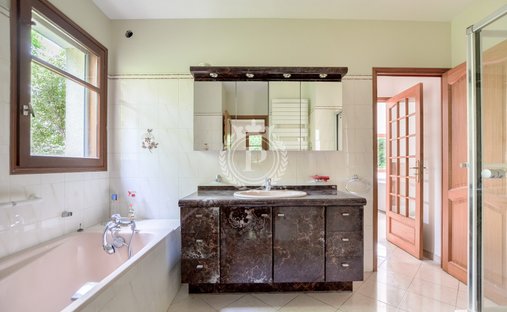 Castle for Sale in Saint-Leu-la-Forêt, Île-de-France, France