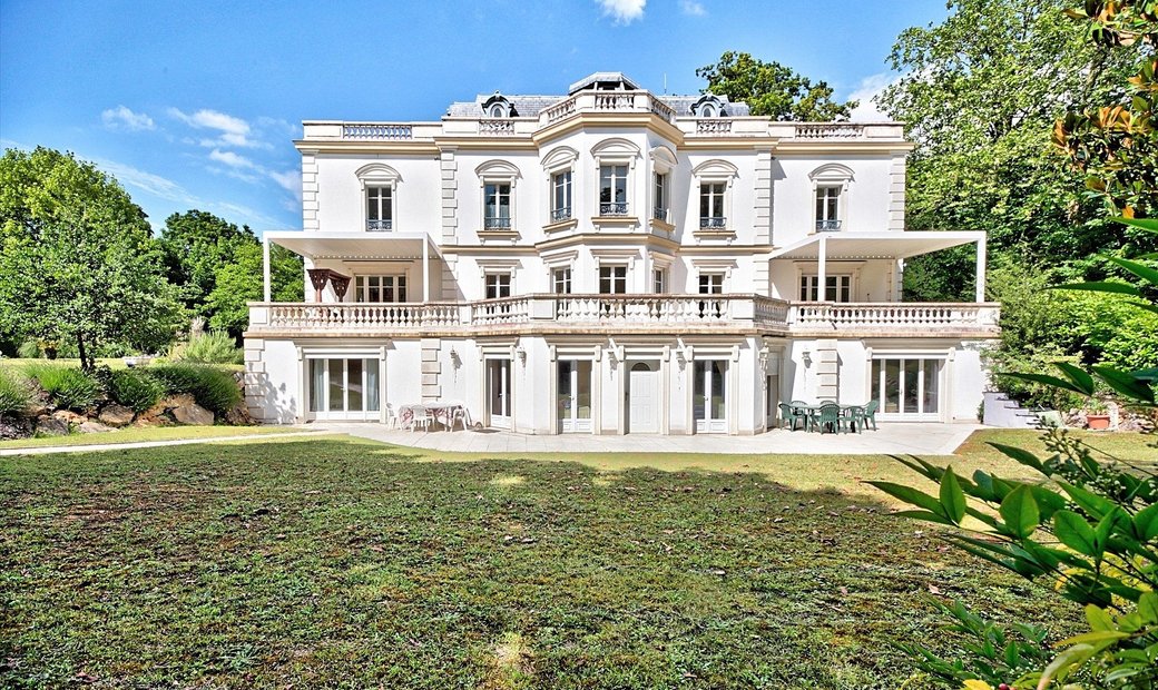 Château For Sale, 15 Rooms Le Vesinet 78110