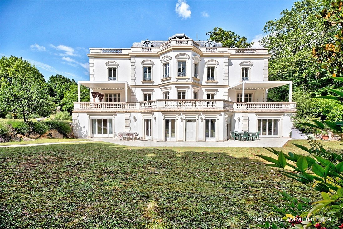 Castle in Le Vésinet, Ile-de-France, France 1 - 16468512