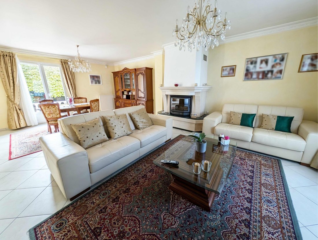 House in Les Clayes-sous-Bois, Ile-de-France, France 2 - 16468536