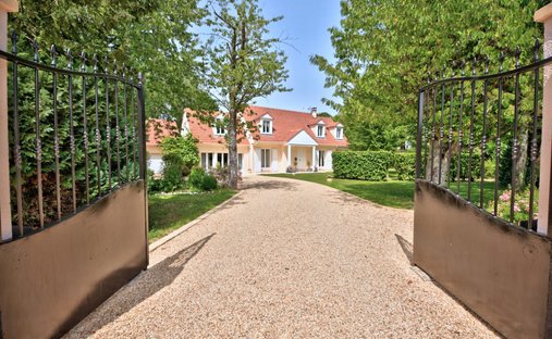 House in Les Alluets-le-Roi, Ile-de-France, France 1