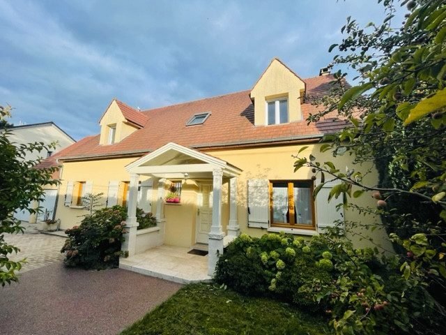 House in Briis-sous-Forges, Ile-de-France, France 1 - 16468160