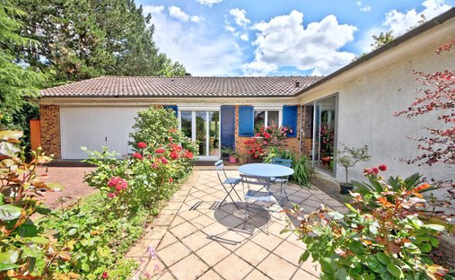 House in Centre Ville, Plaisir, France 1