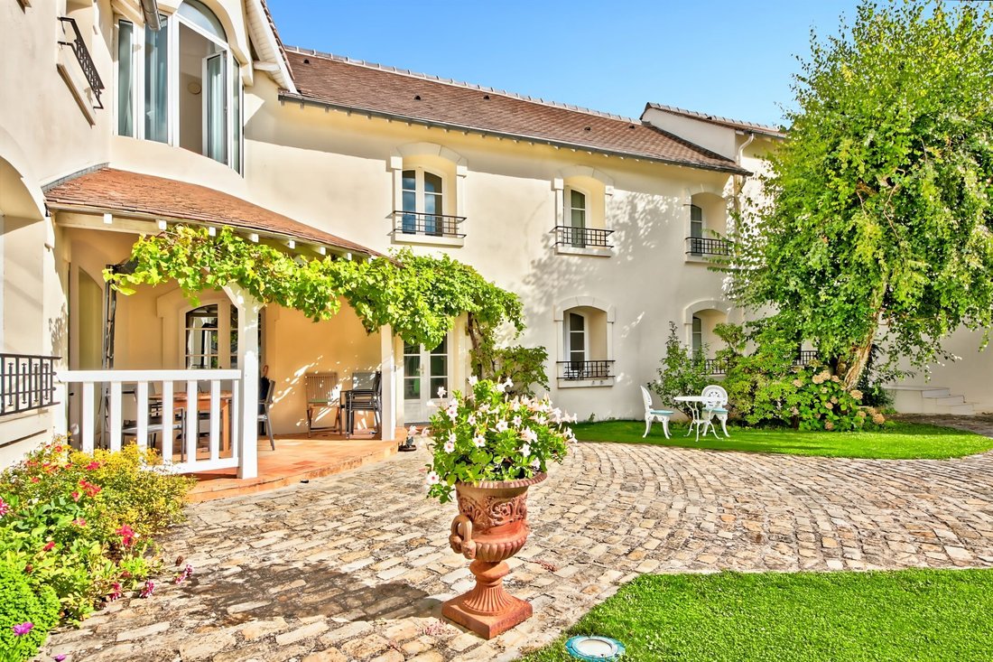 House in Les Residences, Noisy-le-Roi, France 3 - 16467777