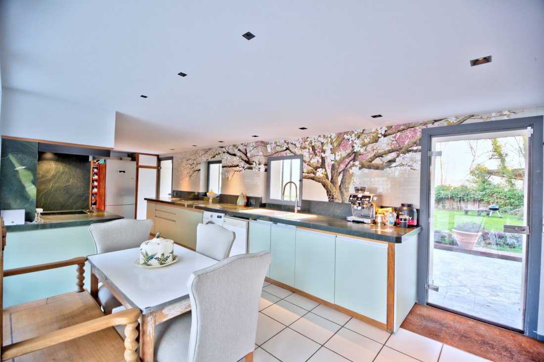 Villa in Montfort-l'Amaury, Ile-de-France, France 4 - 16468085