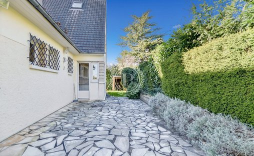 Castle for Sale in Saint-Leu-la-Forêt, Île-de-France, France