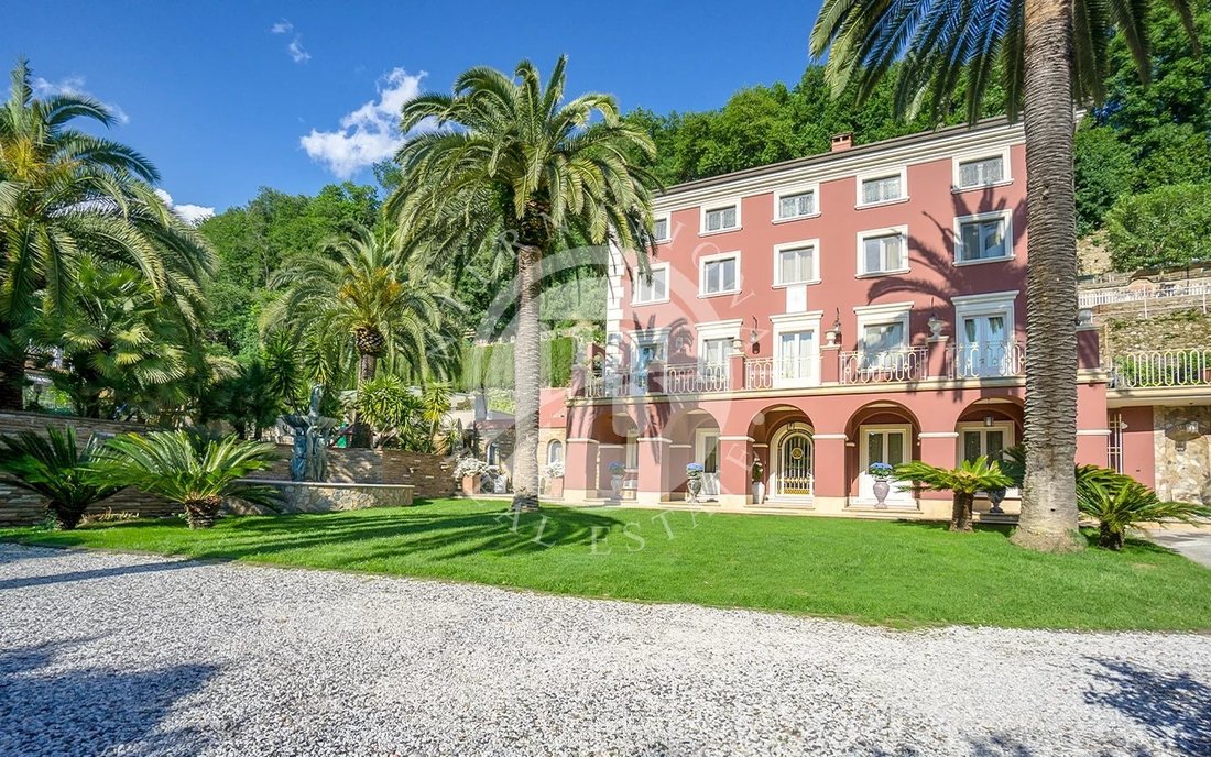 Villa in Marina di Massa Centro, Massa, Italy 2 - 16466886