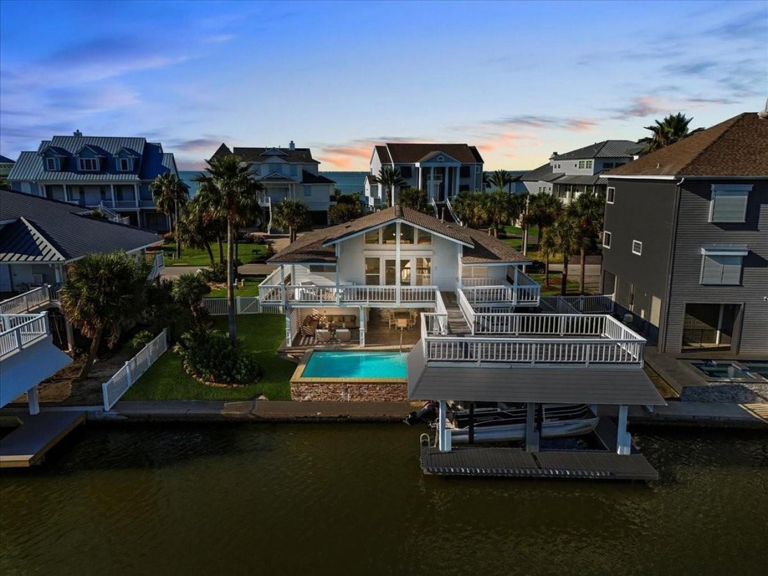 House in Galveston, Texas, United States 1 - 16470013