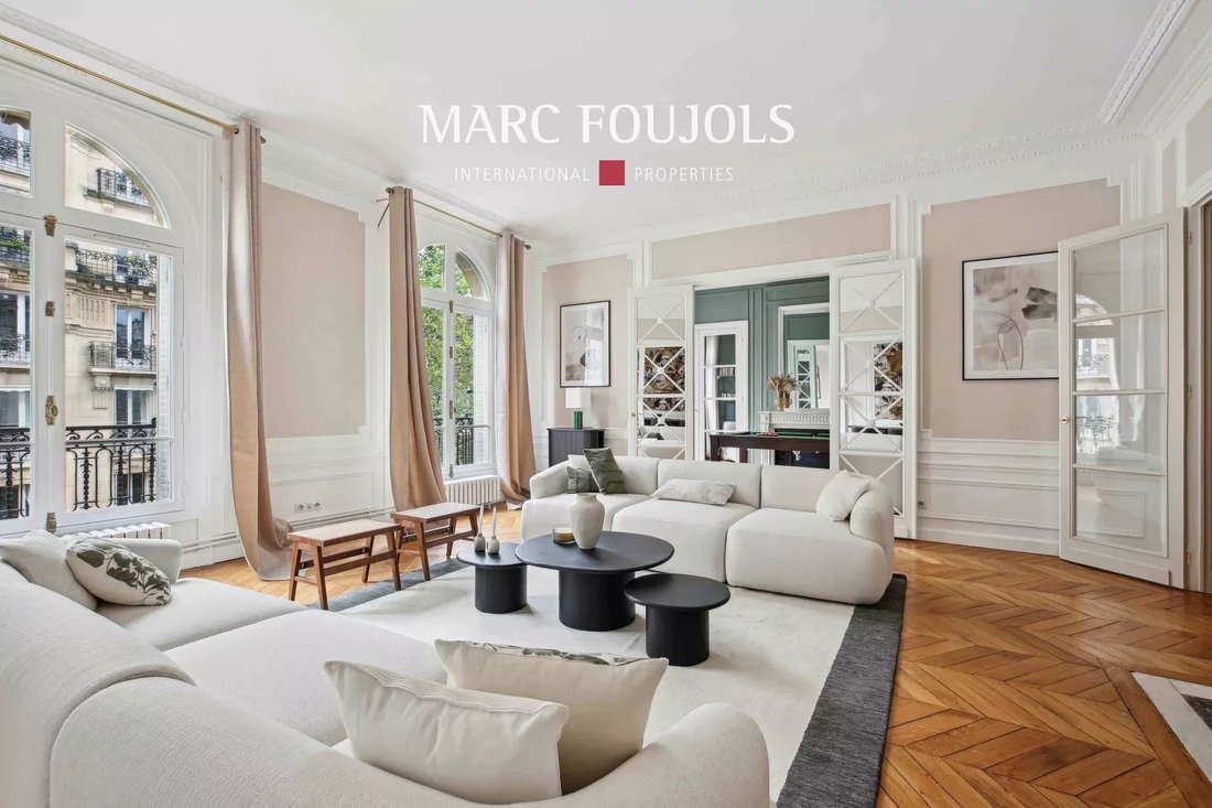 Apartment in Gros Caillou, Paris 7e Arrondissement, Paris 2 - 16466767