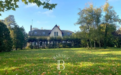 Spacious Property With Separate Guest Lodgings In Wooded Park Of 19 Acres, 15 Km From Blois.