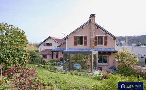 House in Wallon, Le Plessis-Robinson, France 1