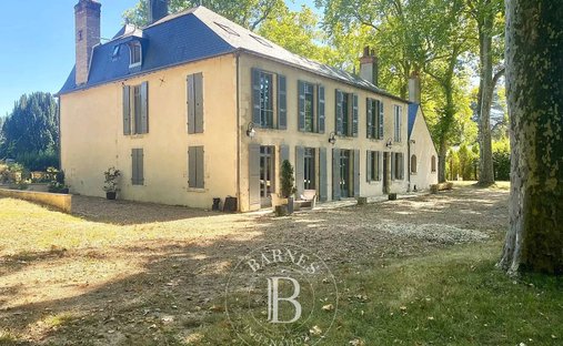 Spacious Property With Separate Guest Lodgings In Wooded Park Of 19 Acres, 15 Km From Blois.