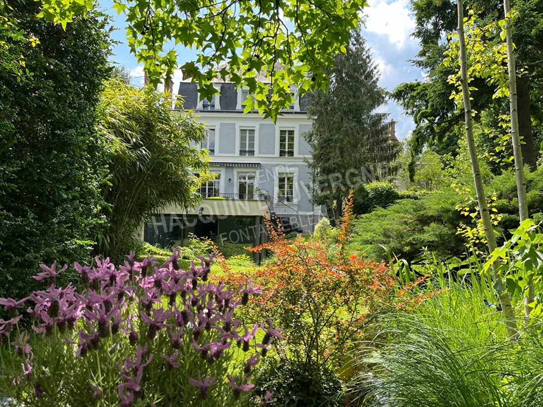 House in Fontainebleau, Ile-de-France, France 1 - 16467274
