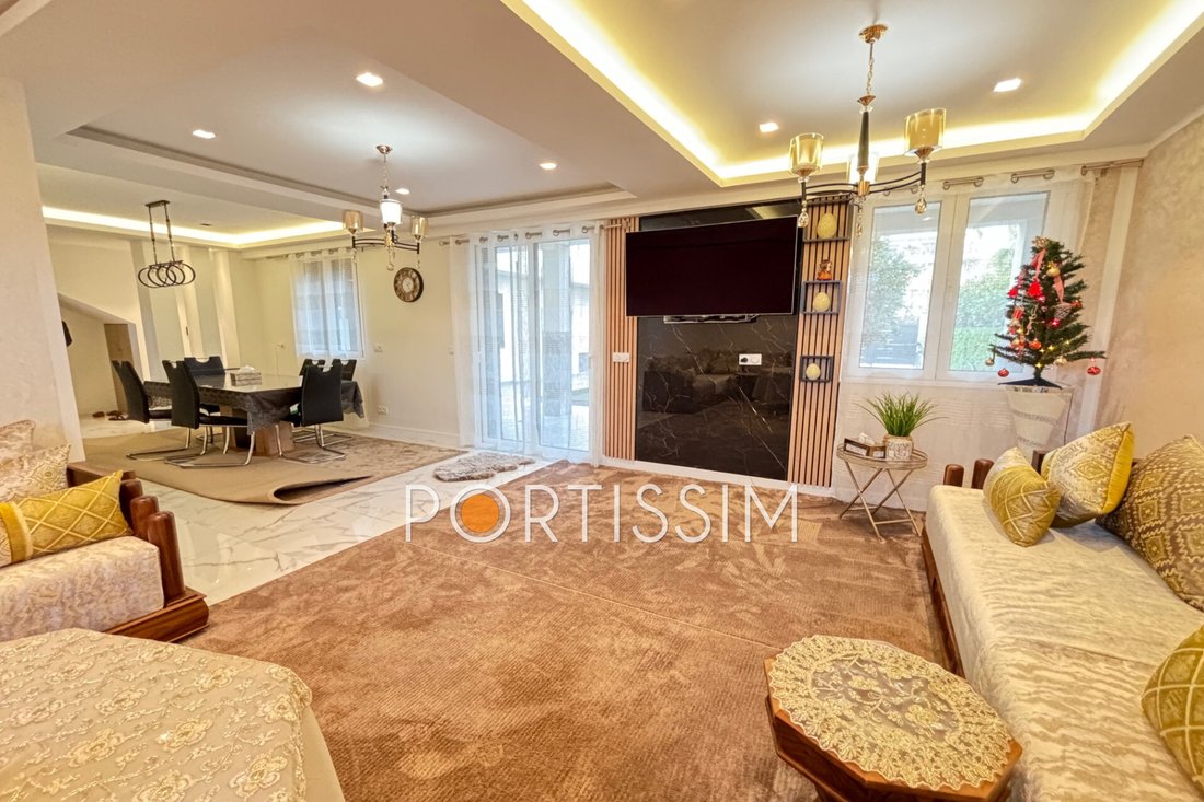 Villa in Cros de Cagnes-Les Vespins, Cagnes-sur-Mer, France 2 - 13664488