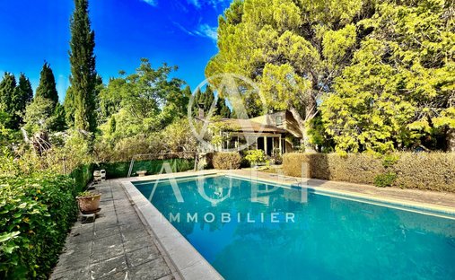 House in Saint-Rémy-de-Provence, Provence-Alpes-Côte d'Azur, France 1