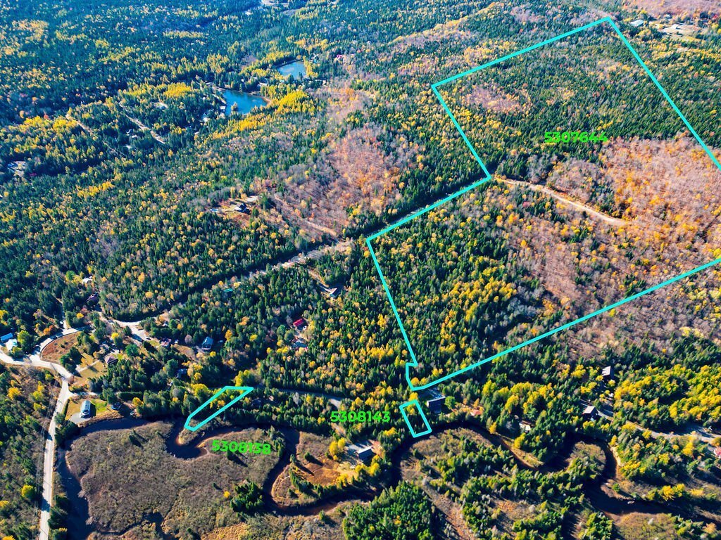 Land in Sainte-Marguerite-du-Lac-Masson, Quebec, Canada 2 - 16470127