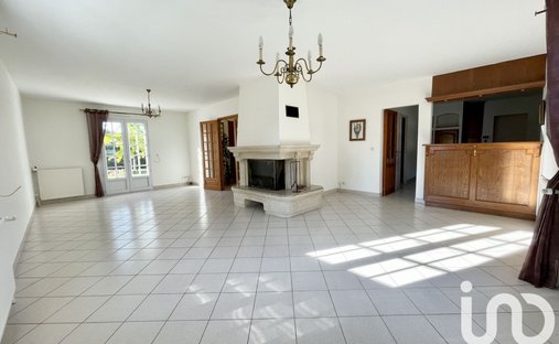 Castle for Sale in Treillières, Pays de la Loire, France