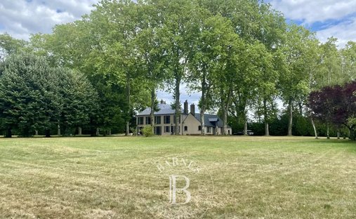 Spacious Property With Separate Guest Lodgings In Wooded Park Of 19 Acres, 15 Km From Blois.