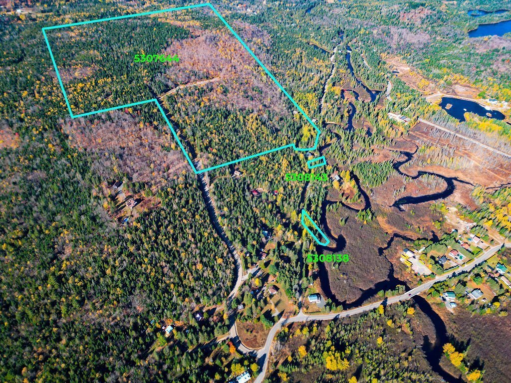 Land in Sainte-Marguerite-du-Lac-Masson, Quebec, Canada 1 - 16470127