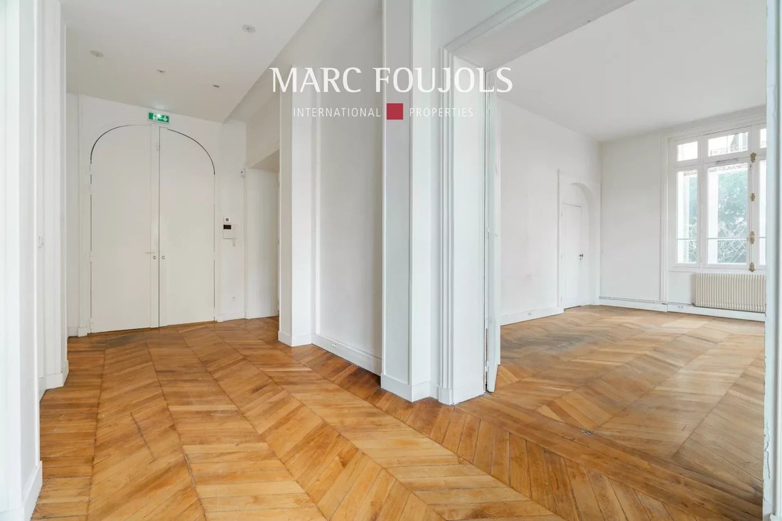 Apartment in Gros Caillou, Paris 7e Arrondissement, Paris 4 - 16466774