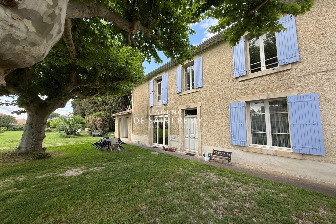 Villa in Eyragues, Provence-Alpes-Côte d'Azur, France 2 - 15554311