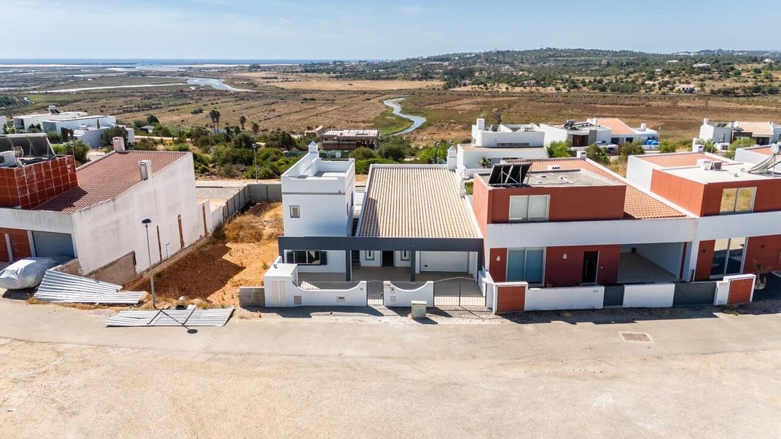 House in Mexilhoeira Grande, Algarve, Portugal 3 - 16270756
